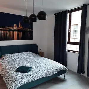 Center In Quiet Street & Airco Appartement Anvers